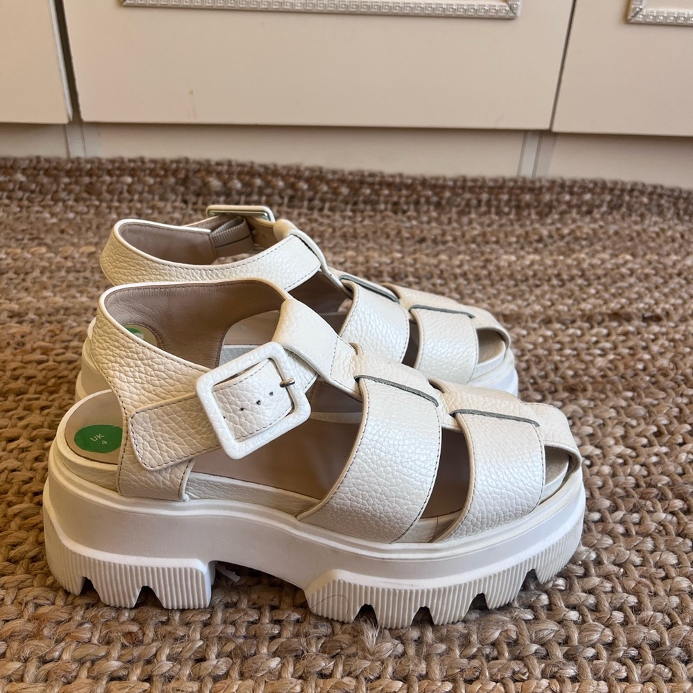 Each X Other
Dollaro sandals